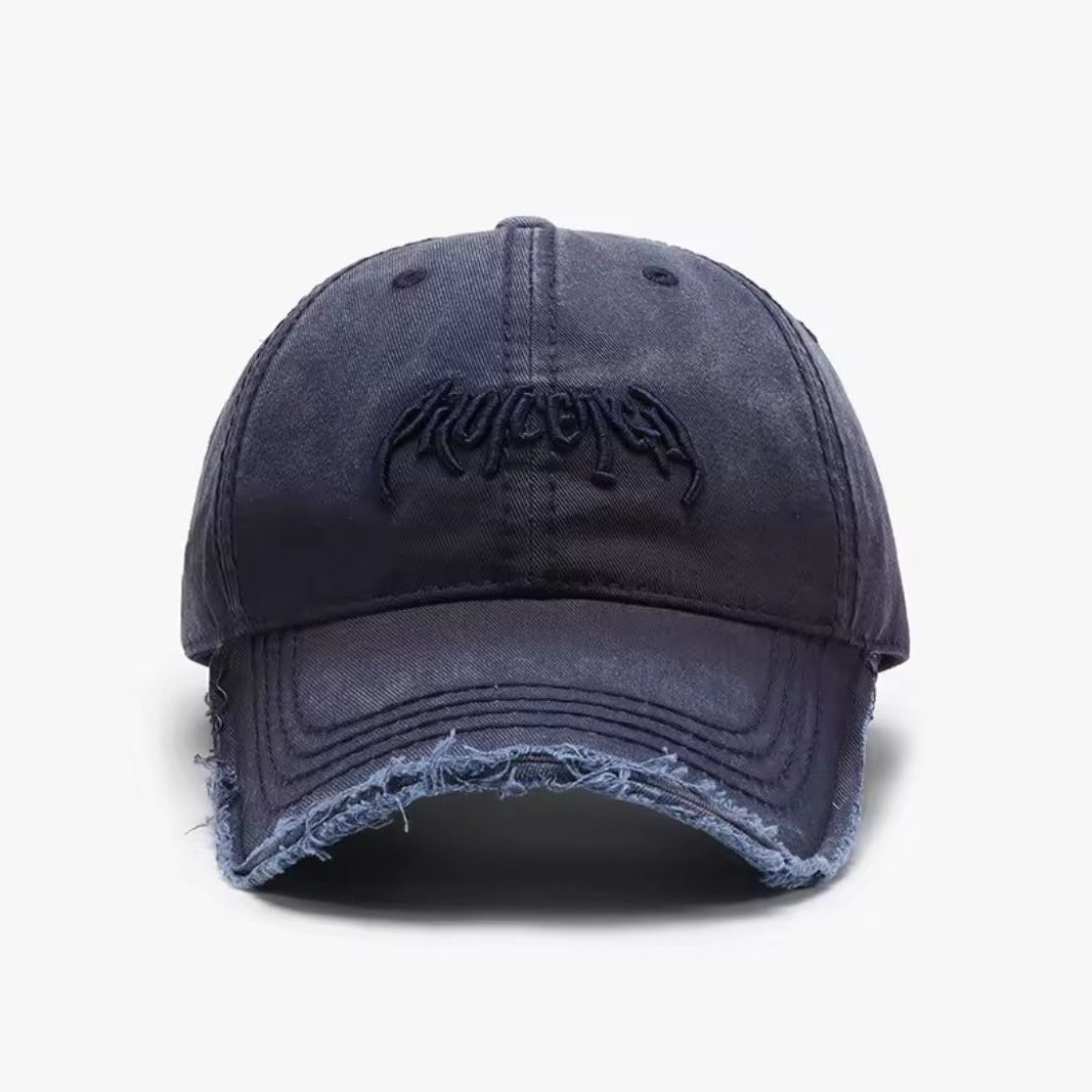 Gorra de béisbol para hombre con diseño moderno y acabado premium.